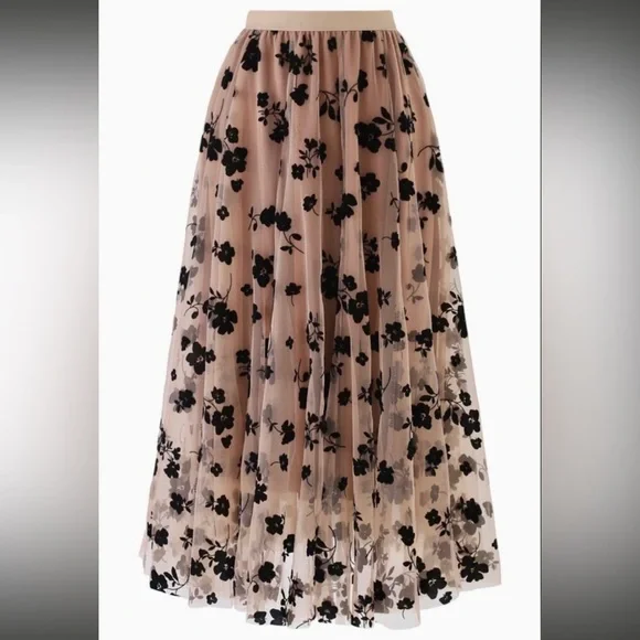 *NWOT* Floral Toole Skirt in Coffee with Black Velvet Flowers-One Size Fits Most - Picture 2 of 3